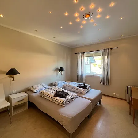 Fjordside Escape - Spacious With Amazing Views * Tysnes