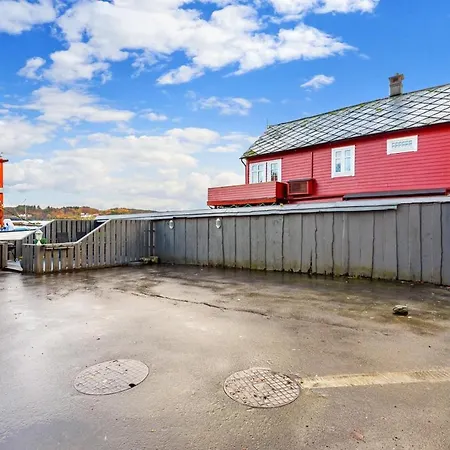 Fjordside Escape - Spacious With Amazing Views