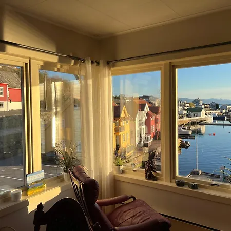 Fjordside Escape - Spacious With Amazing Views