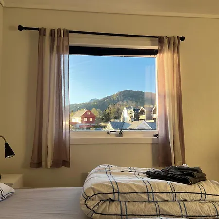 Fjordside Escape - Spacious With Amazing Views Tysnes