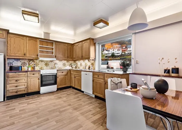 Fjordside Escape - Spacious With Amazing Views