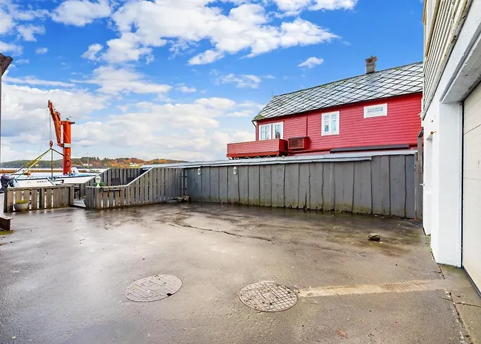 Fjordside Escape - Spacious With Amazing Views