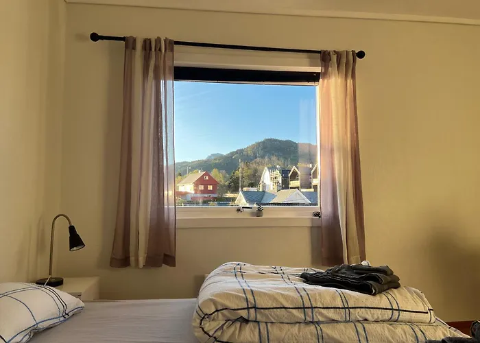 Fjordside Escape - Spacious With Amazing Views Tysnes