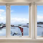 Fjordside Escape - Spacious With Amazing Views