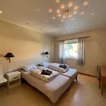 Fjordside Escape - Spacious With Amazing Views * Tysnes