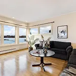 Fjordside Escape - Spacious With Amazing Views
