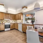 Fjordside Escape - Spacious With Amazing Views