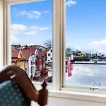 Fjordside Escape - Spacious With Amazing Views 아파트 Tysnes