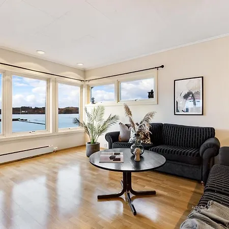 Fjordside Escape - Spacious With Amazing Views