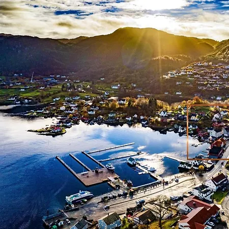 Fjordside Escape - Spacious With Amazing Views * Tysnes