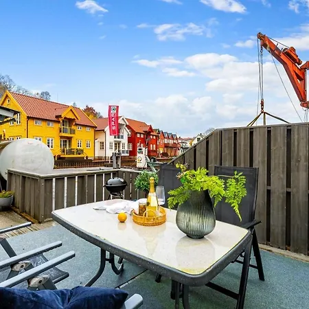 Fjordside Escape - Spacious With Amazing Views Lejlighed