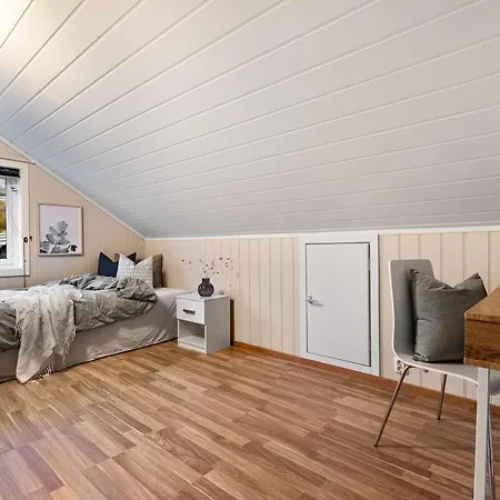 Fjordside Escape - Spacious With Amazing Views Tysnes